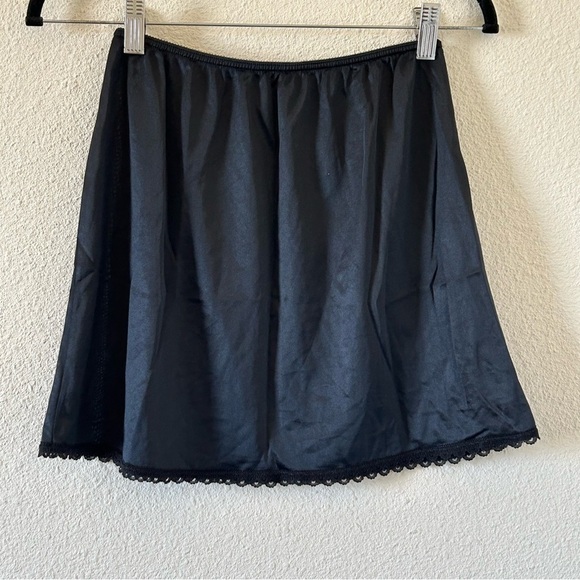 Vassarette women’s VTG Short Slip Skirt Small Black Feminine  Dark Fairy Summer - Picture 1 of 4
